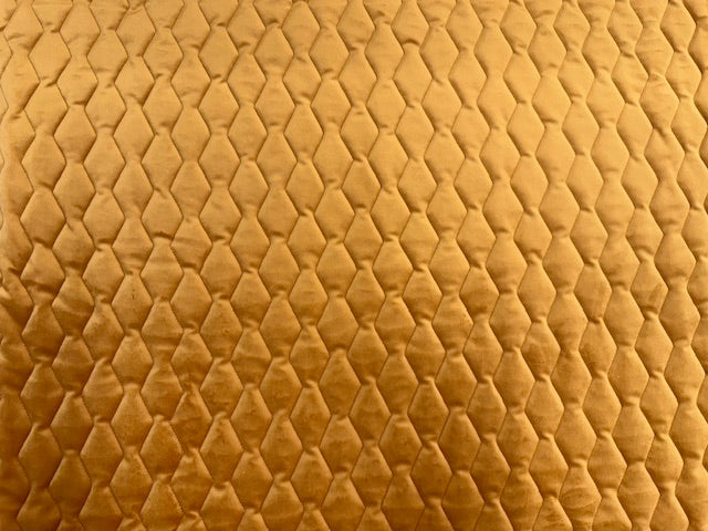 Samt-Stepper in Ocker, gesteppt, 100% Polyester, 135 cm breit, robuster Stoff für Polster, Taschen und Wohnaccessoires.