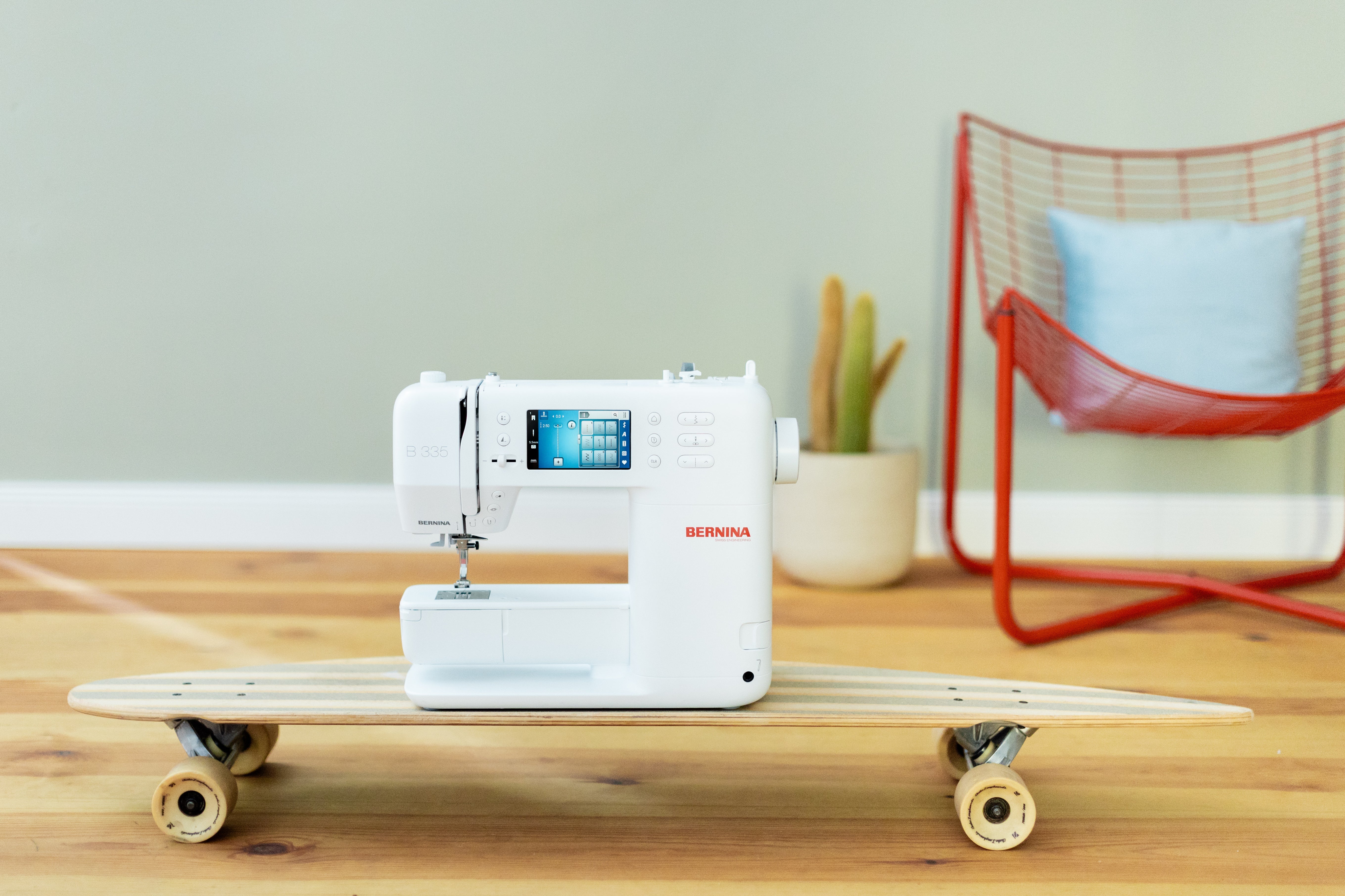 Bernina 3er Serie 2. Generation mechanische Nähmaschine mit modernem Design und einfacher Bedienung