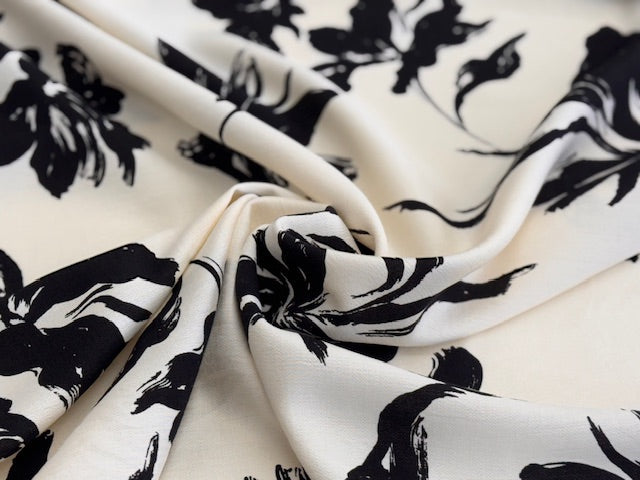 Viskose Stoffe – weiche und fließende Stoffe mit seidigem Griff für Sommerbekleidung und luftige Kleider