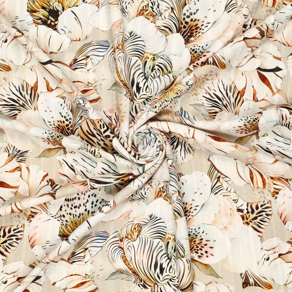 Sandbeiger Viskosestoff mit floralem Blumenmuster in leichter, fließender Qualität aus 100% Viskose