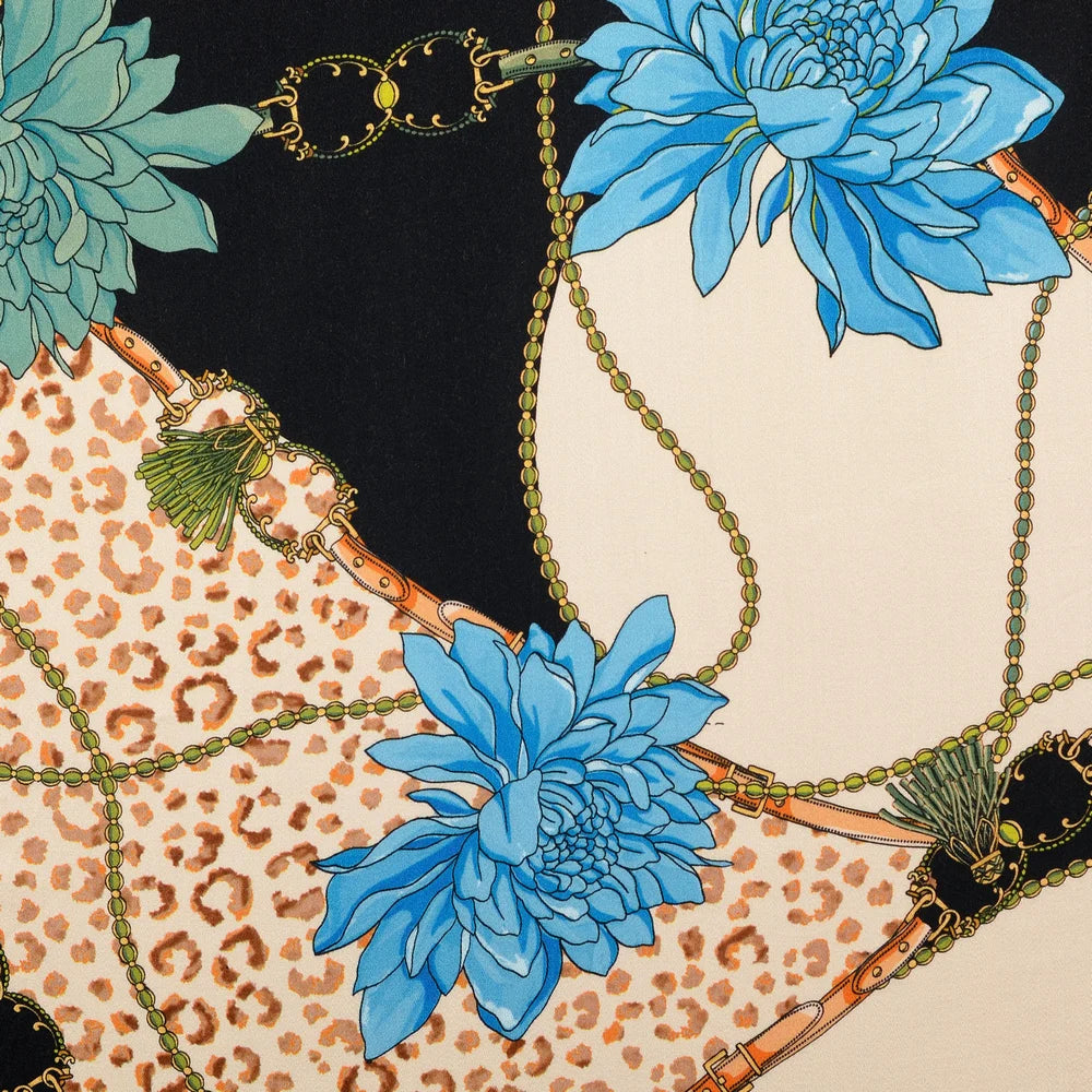 Viskosesatin in Petrol mit blauen Blumen, Ketten und Animalprint