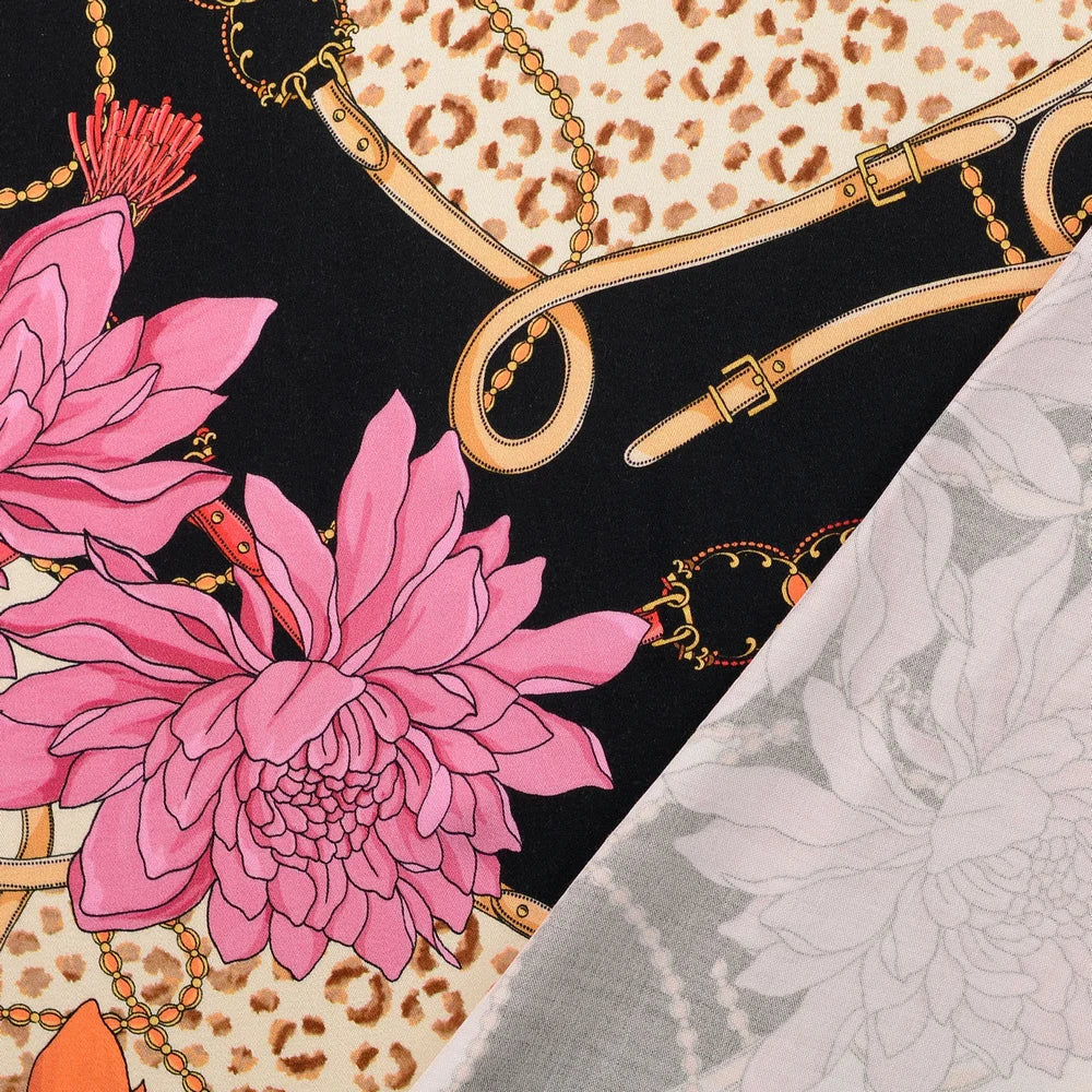 Viskosesatin in Pink & Orange mit blauen Blumen, Ketten und Animalprint
