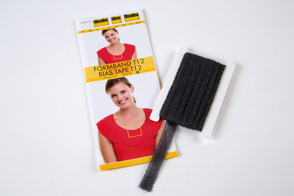 Freudenberg Formband T12 in schwarz  – 12 mm breites, aufbügelbares Einfassband mit Kettstich zur Stabilisierung von Stoffkanten