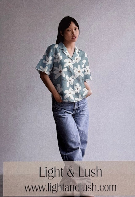 Viskose Twill Light & Lush Blumen salbei-zimt-ecru