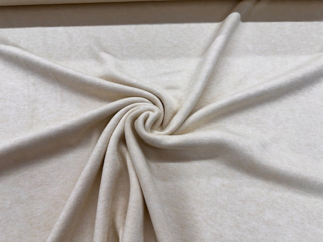 Mittelschwerer Jerseystrick in Wollweiß, Viskose-Polyester-Mix, 156 cm breit, weicher Stoff für Shirts, Kleider und Cardigans.