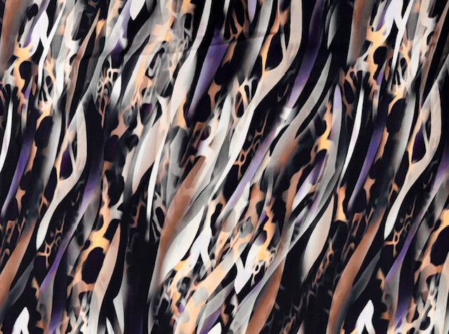 Satin-Stretch Stoff mit Animaldruck in Lila, Schwarz, Weiß und Lachs – Vorderansicht