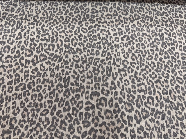 Jacquard-Strick Stoff mit Leo-Muster in Beige-Grau – Vorderseite