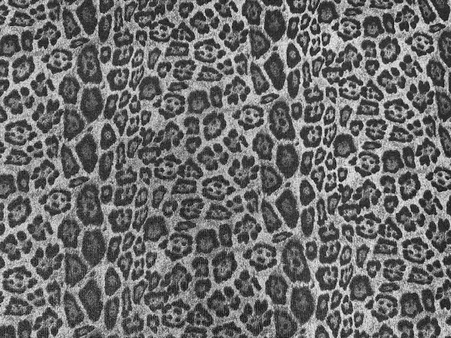 Strickstoff in Leo-Optik – Silber, Vorderseite