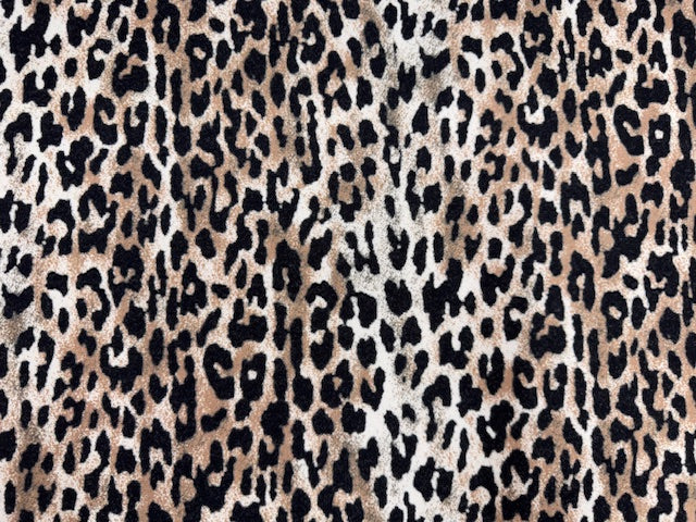 Flanell Stretch Stoff in Beige-Schwarz mit Lego-Muster, weich angeraut und leicht elastisch, aufgelegt zur Nahaufnahme