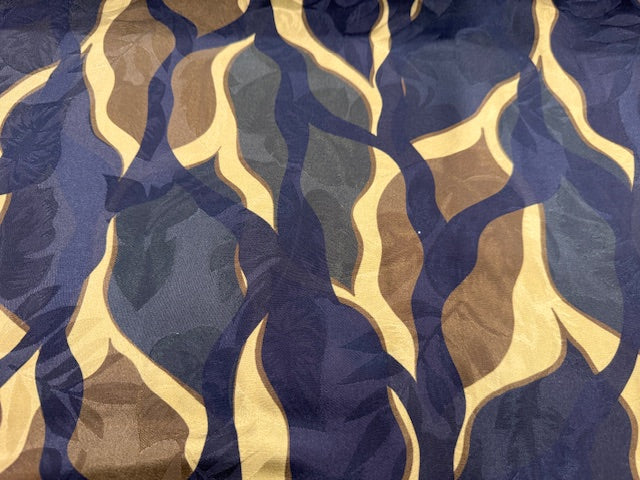 Viskose-Jacquardstoff in Braun-Ocker mit dekorativem Blattmuster, weich fallend, Nahaufnahme