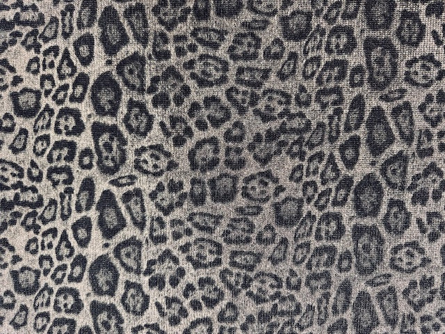 Strickstoff in Leo-Optik Gold/Schwarz, weich und elastisch, Muster deutlich sichtbar, Nahaufnahme