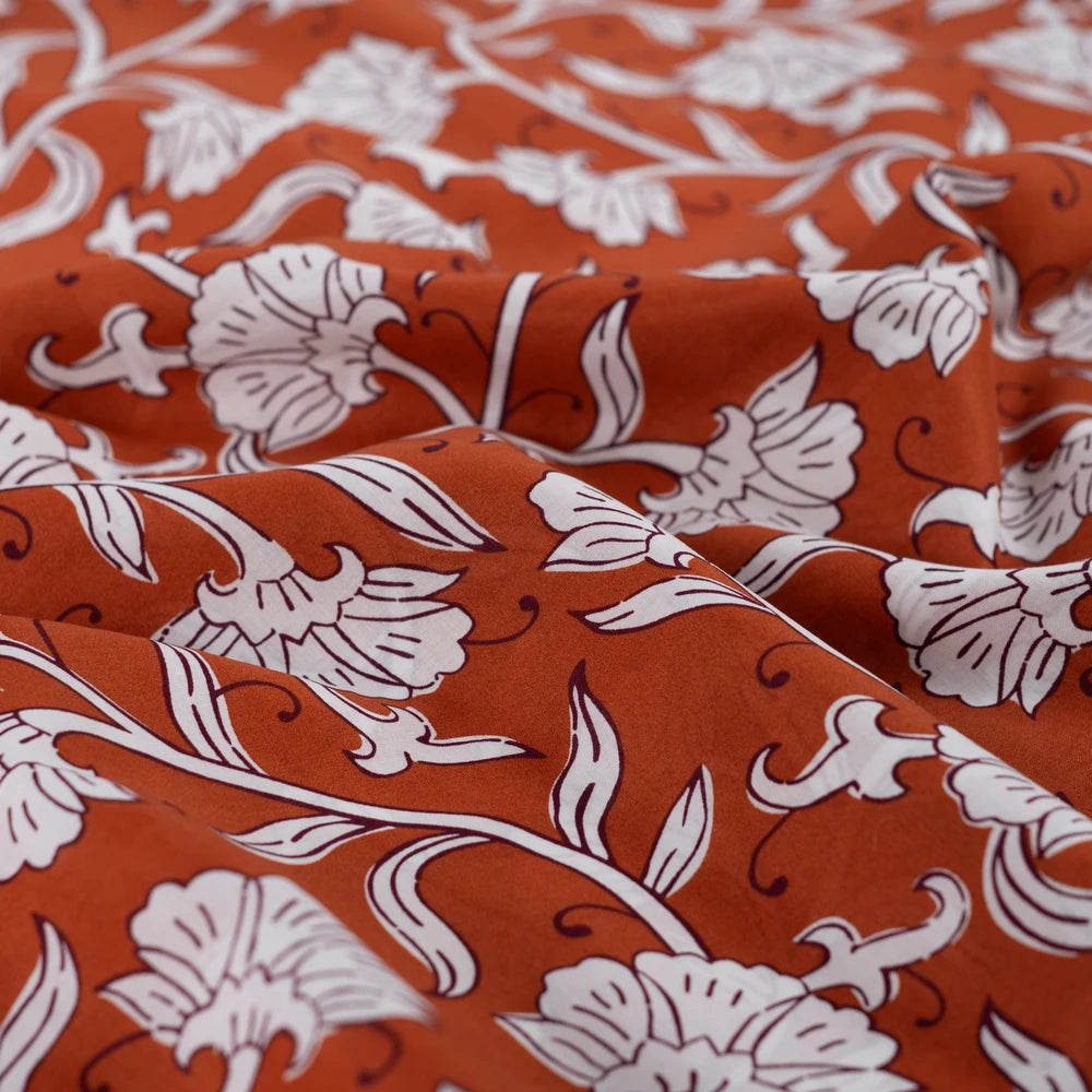Leichter Cotton Voile Baumwollstoff mit Blumenmuster in Cognac für Blusen und Sommerkleidung