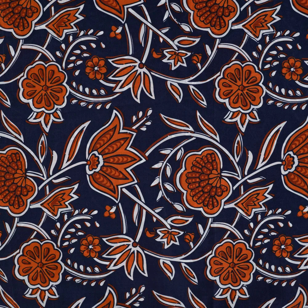 Leichter Cotton Voile Baumwollstoff mit Blumenmuster in Marine für Blusen und Sommerkleidung