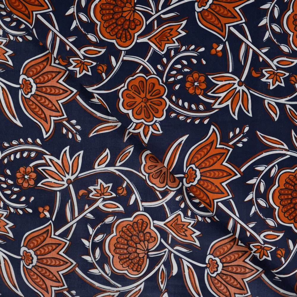 Leichter Cotton Voile Baumwollstoff mit Blumenmuster in Marine für Blusen und Sommerkleidung