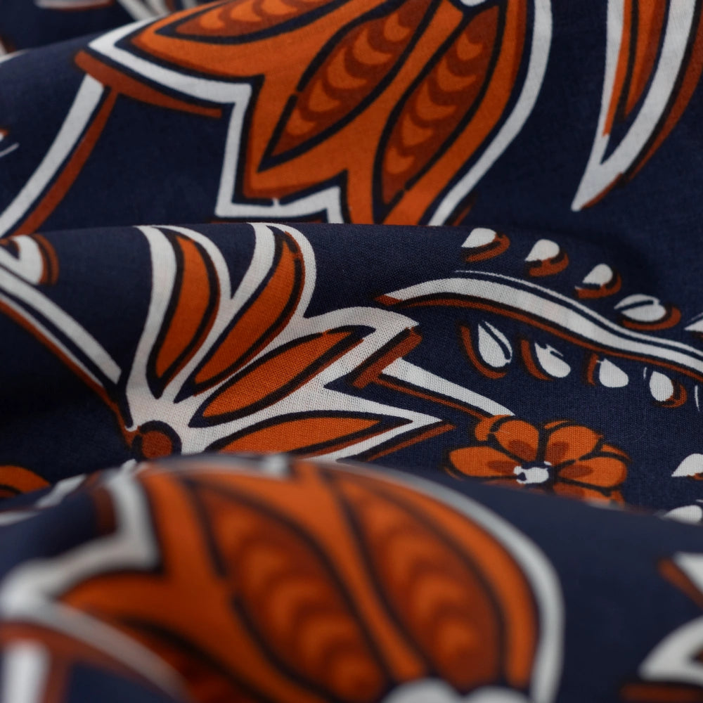 Leichter Cotton Voile Baumwollstoff mit Blumenmuster in Marine für Blusen und Sommerkleidung