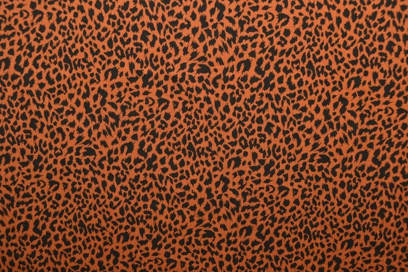Fließender Viskosestoff mit Animalprint in Rost und Orange