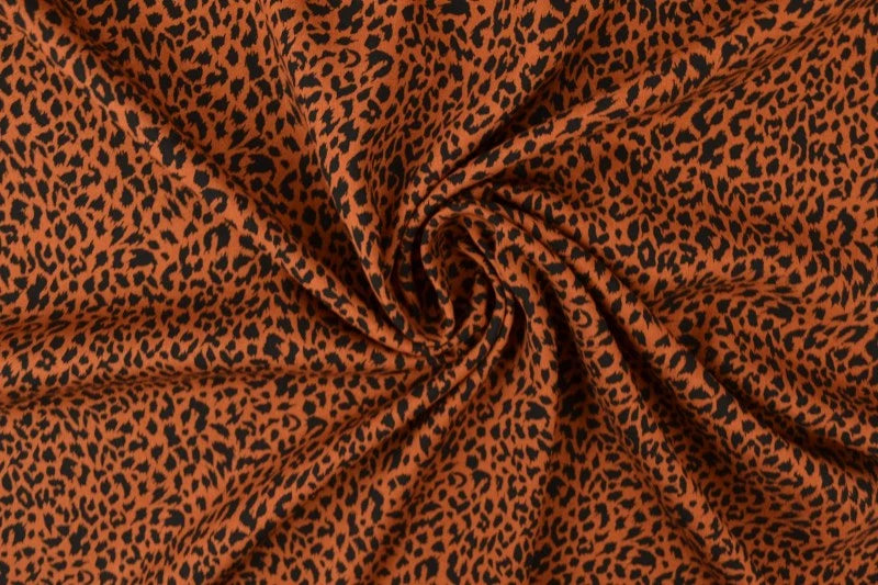 Fließender Viskosestoff mit Animalprint in Rost und Orange